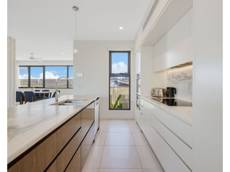 2/7-11 Rutledge Street, Coolangatta QLD 4225