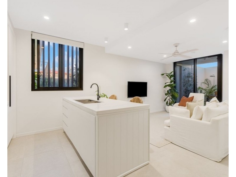 103/124-126 Jefferson Lane, Palm Beach QLD 4221