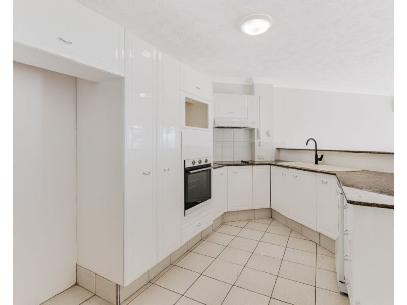 18/143 Golden Four Drive, Bilinga QLD 4225