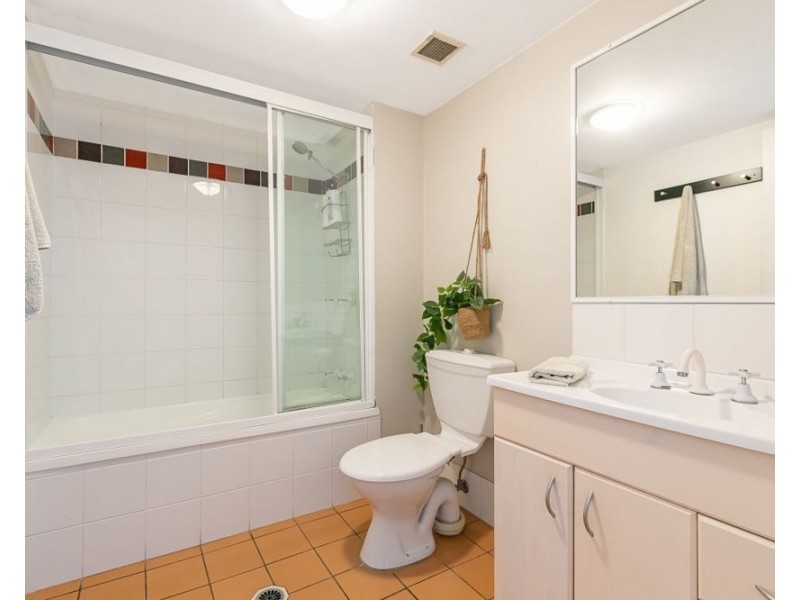 8/5-7 Ocean Street, Coolangatta QLD 4225