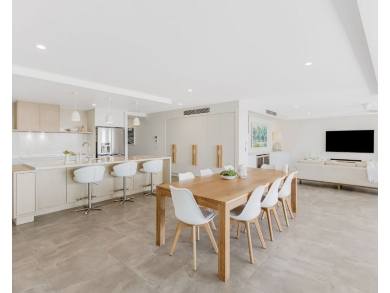 2/810 Pacific Parade, Currumbin QLD 4223