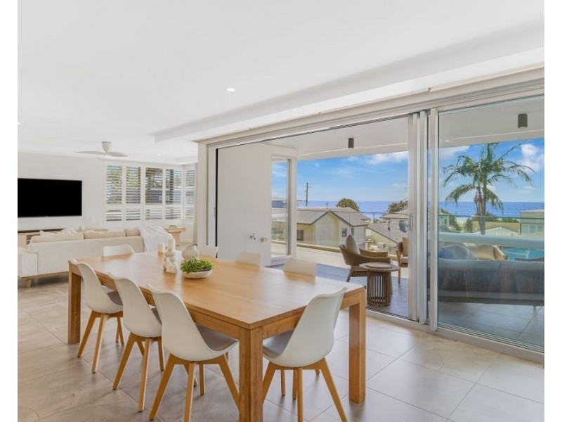 2/810 Pacific Parade, Currumbin QLD 4223