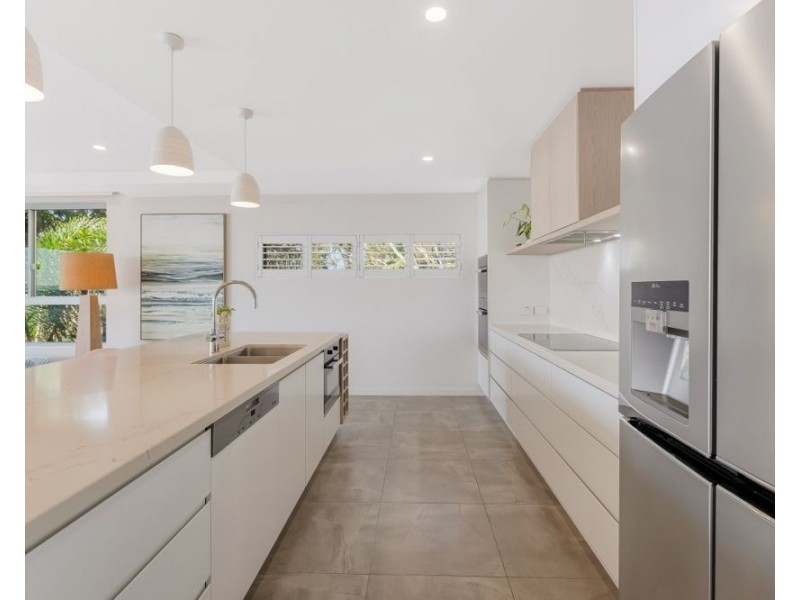 2/810 Pacific Parade, Currumbin QLD 4223