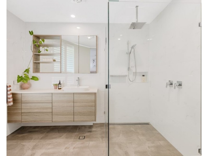 2/810 Pacific Parade, Currumbin QLD 4223