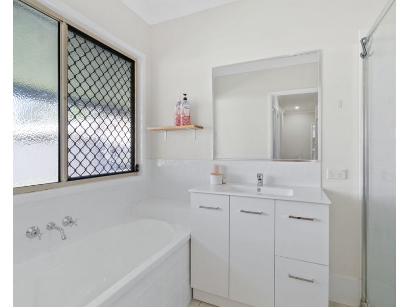 6 Abraheim Court, Mudgeeraba QLD 4213