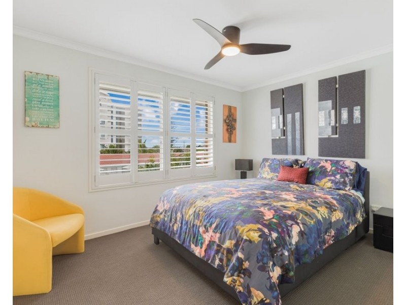 8/285 Golden Four Drive, Bilinga QLD 4225