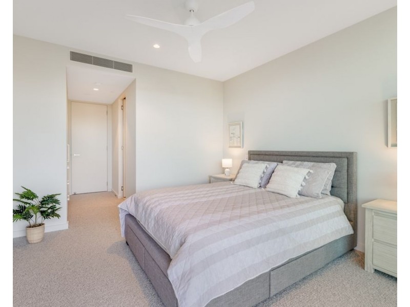 706/4 Miles Street, Coolangatta QLD 4225