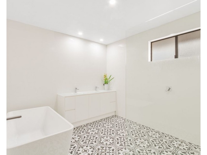 90 Garrick Street, Coolangatta QLD 4225