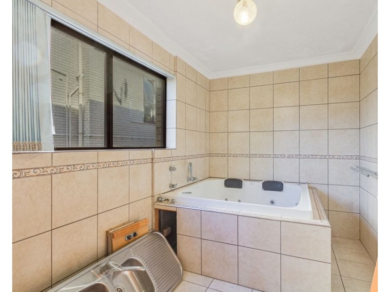 90 Garrick Street, Coolangatta QLD 4225