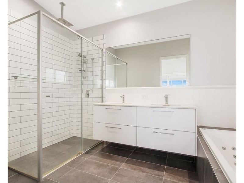 16 Tweed Street, Coolangatta QLD 4225