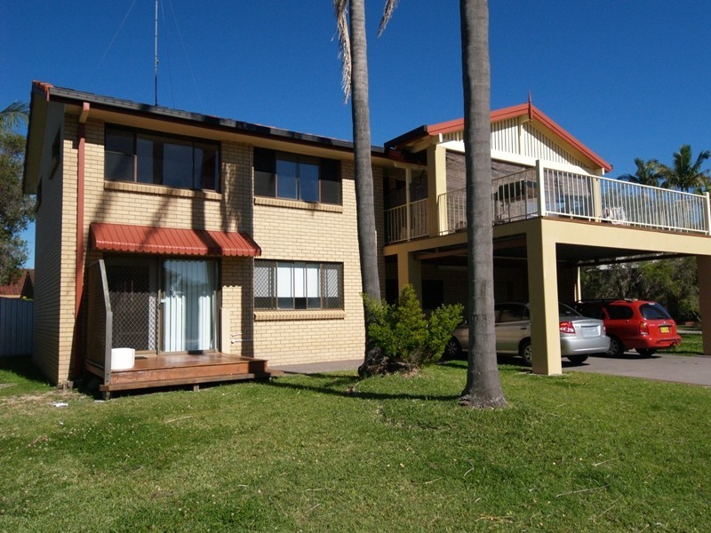 2/4 Sunset Blvd, Tweed Heads West NSW 2485