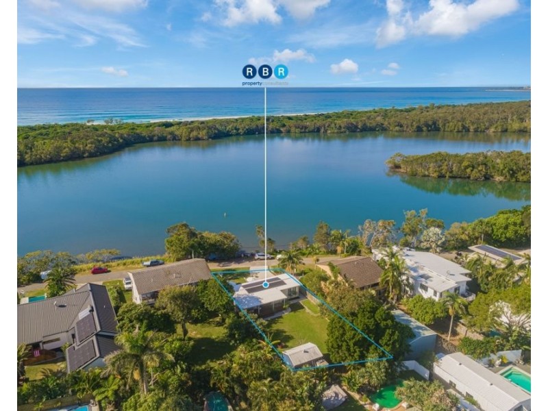13 Wommin Lake Crescent, Fingal Head NSW 2487
