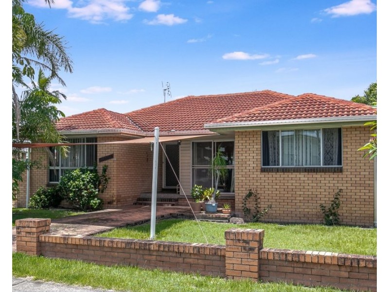 24 Lakes Drive, Tweed Heads West NSW 2485