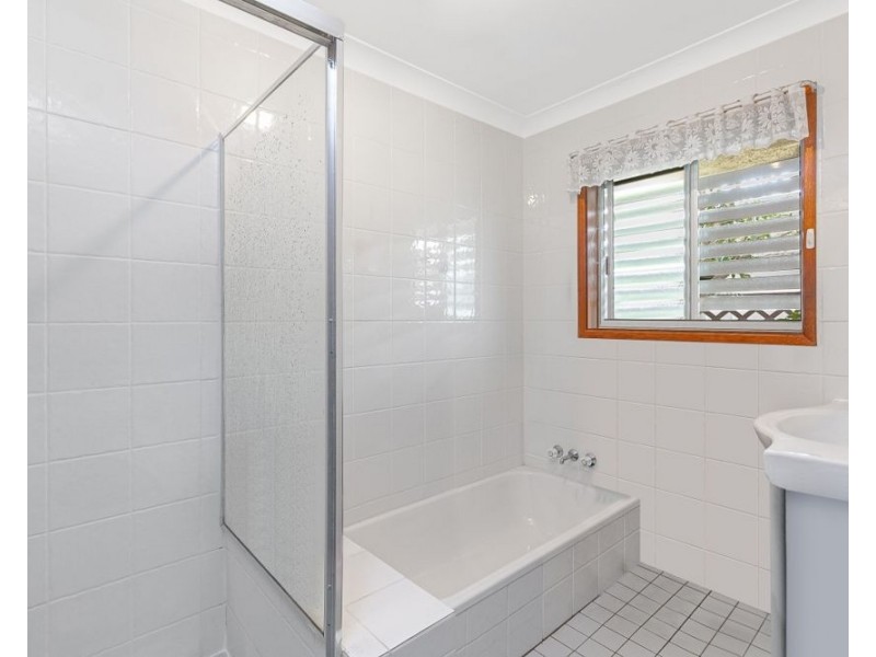 24 Lakes Drive, Tweed Heads West NSW 2485