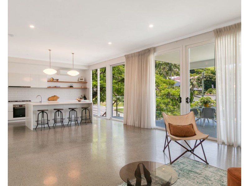 15 Tooloon Street, Coolangatta QLD 4225