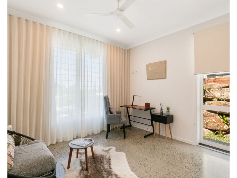 15 Tooloon Street, Coolangatta QLD 4225