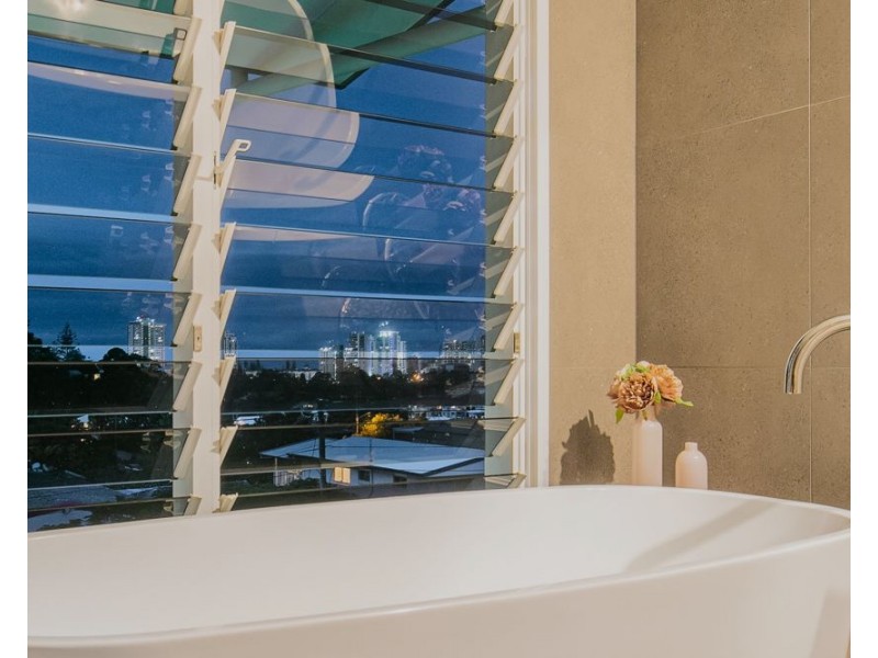 15 Tooloon Street, Coolangatta QLD 4225