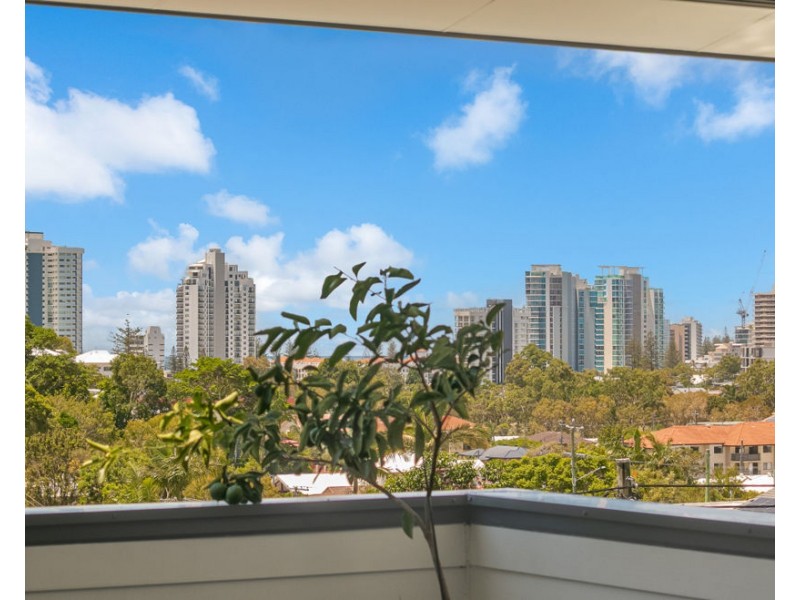 15 Tooloon Street, Coolangatta QLD 4225