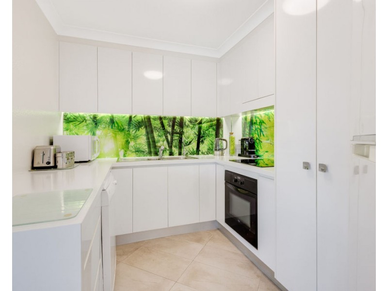11/5-7 Ocean St, Coolangatta QLD 4225
