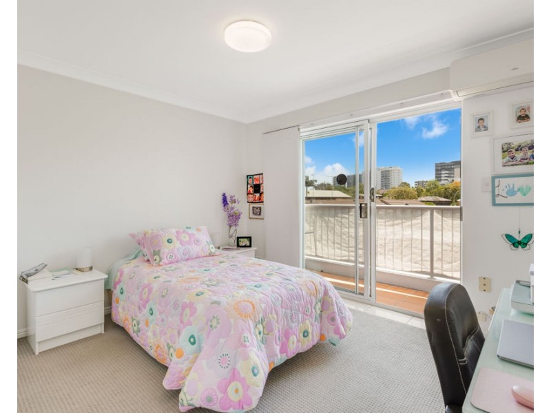 11/5-7 Ocean St, Coolangatta QLD 4225