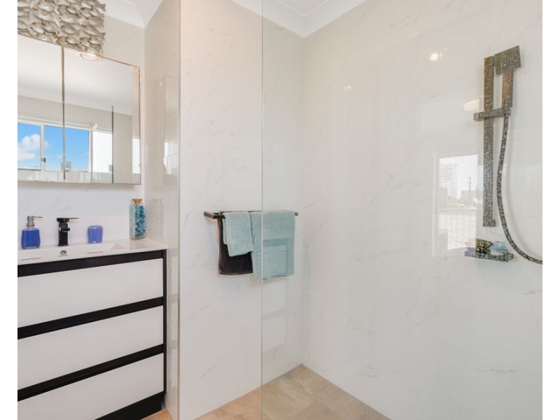 11/5-7 Ocean St, Coolangatta QLD 4225