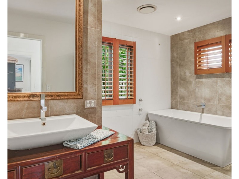 28 Stapylton Street, Coolangatta QLD 4225