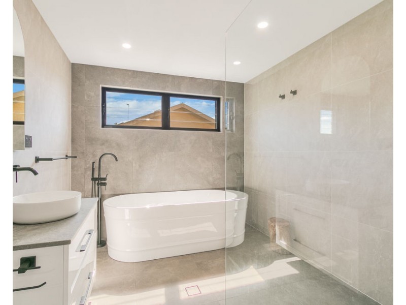 7 Shamrock Ave, Banora Point NSW 2486