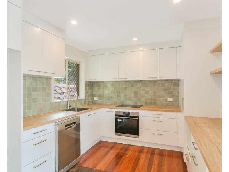 32 Stapylton Street, Coolangatta QLD 4225