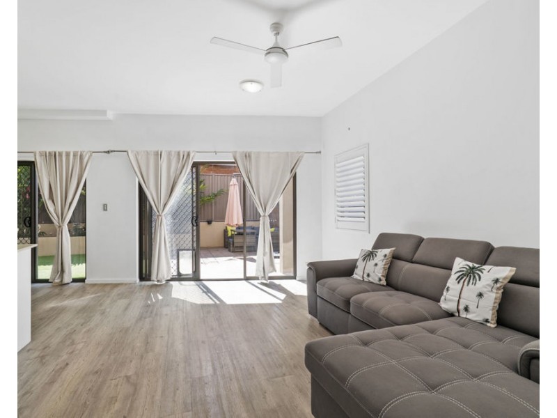 1/77 McLean Street, Coolangatta QLD 4225