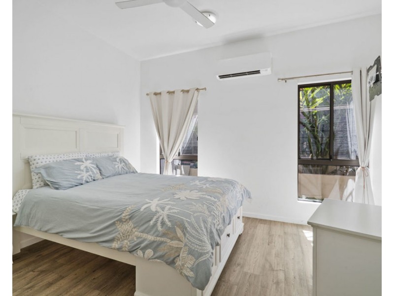 1/77 McLean Street, Coolangatta QLD 4225