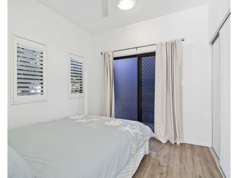 1/77 McLean Street, Coolangatta QLD 4225