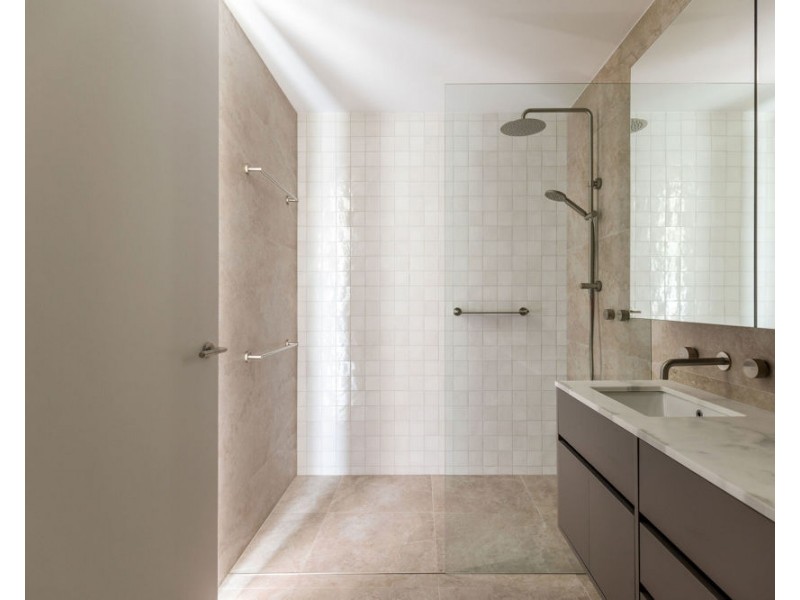 404/4 Carmichael Close, Coolangatta QLD 4225