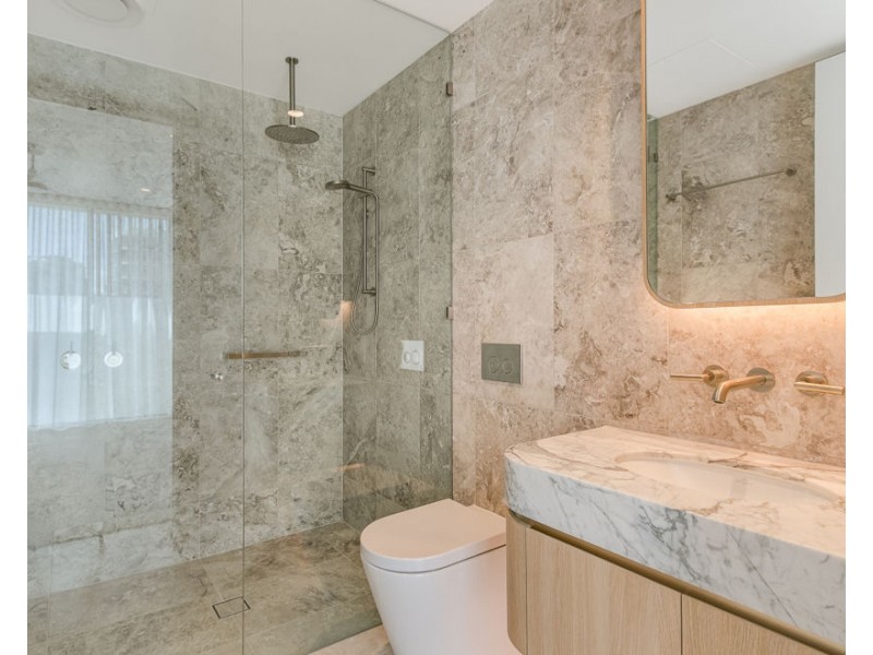 2/107 Jefferson Lane  ” Ophira”, Palm Beach QLD 4221
