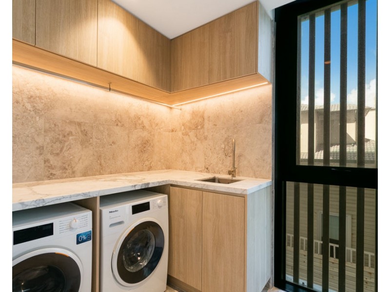 2/107 Jefferson Lane  ” Ophira”, Palm Beach QLD 4221