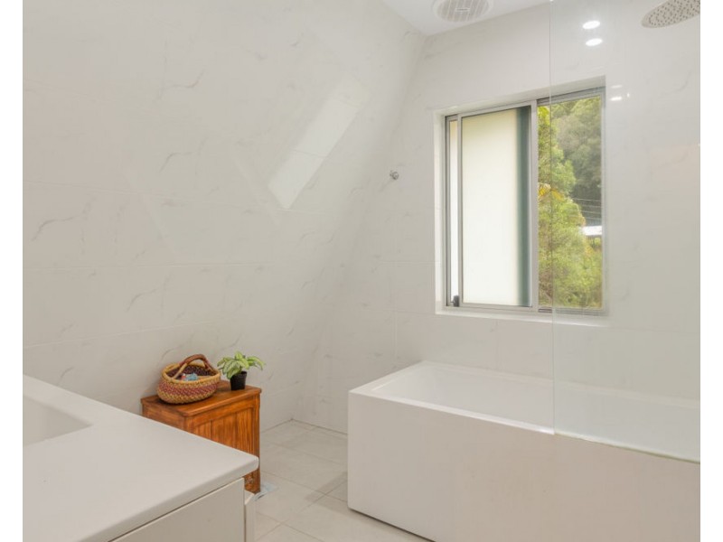 122 Broadwater Esplanade, Bilambil Heights NSW 2486