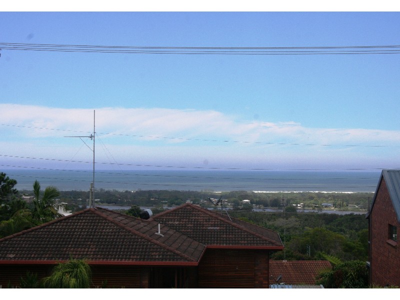 53 Pioneer Pd, Banora Point NSW 2486