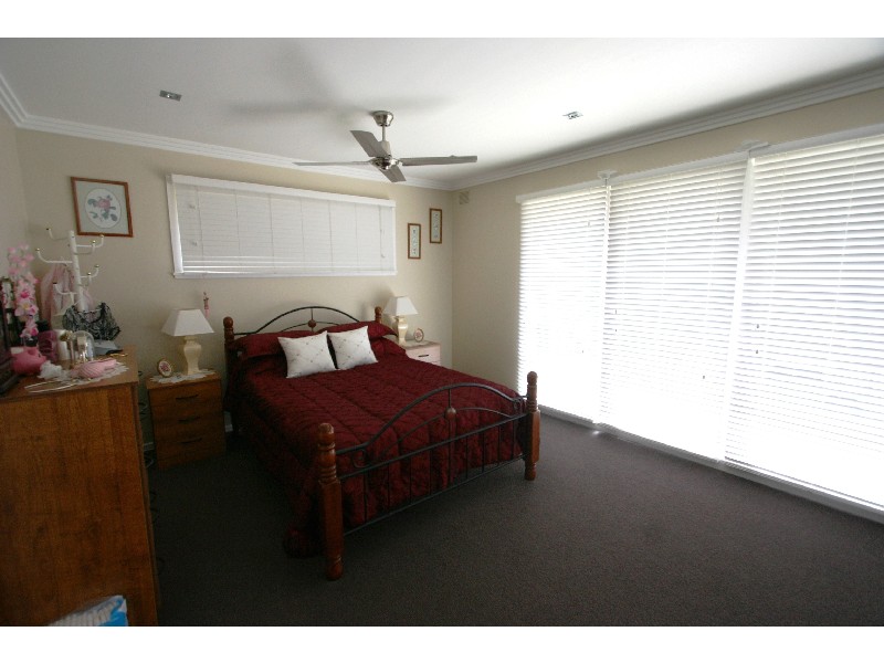53 Pioneer Pd, Banora Point NSW 2486