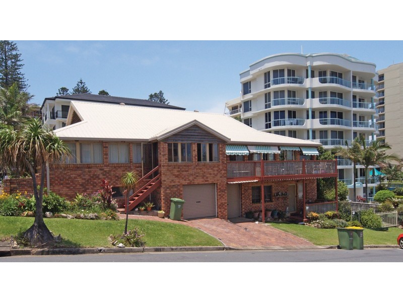 17 Petrie Street, Rainbow Bay QLD 4225