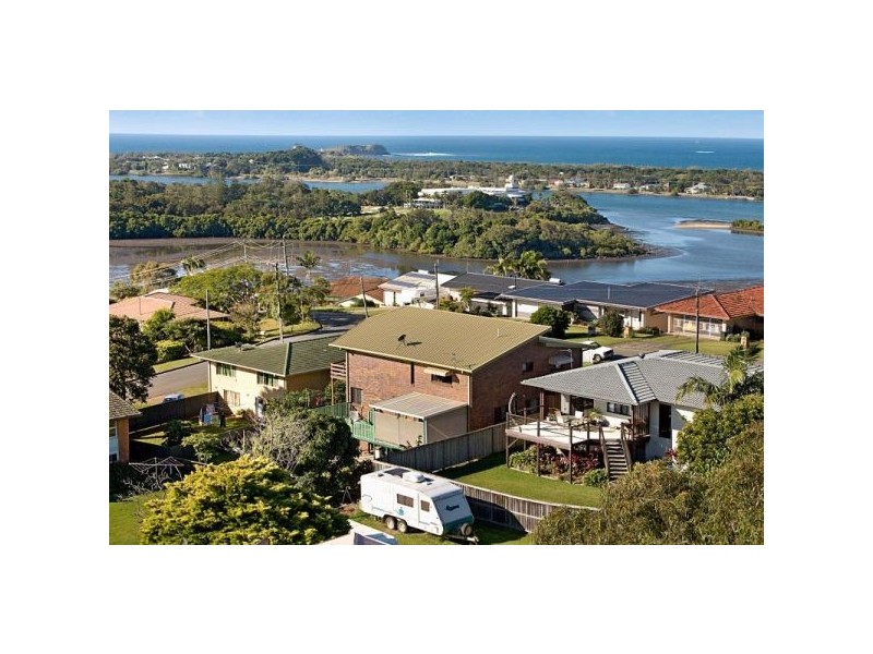 3 Walter Cres, Banora Point NSW 2486