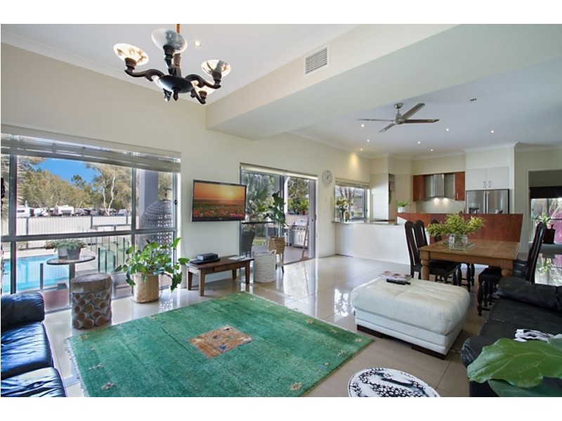 4 Bolton Street, Coolangatta QLD 4225