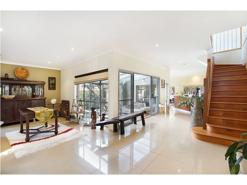 4 Bolton Street, Coolangatta QLD 4225