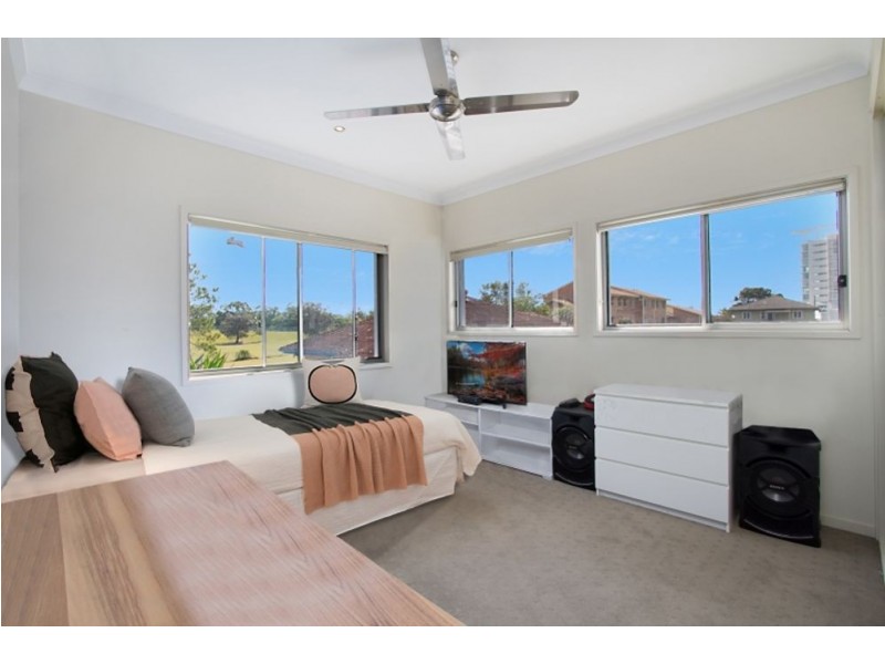 4 Bolton Street, Coolangatta QLD 4225