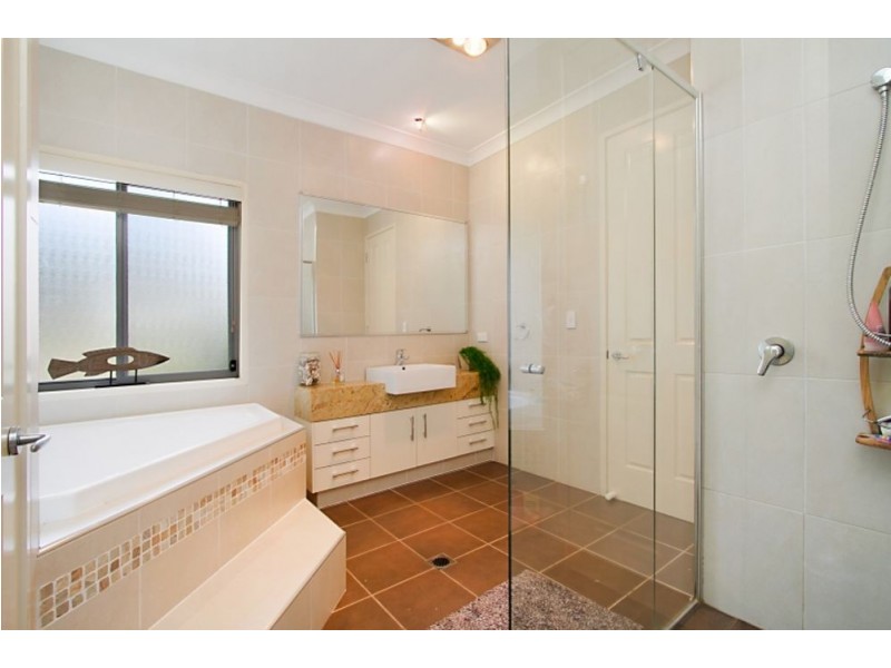 4 Bolton Street, Coolangatta QLD 4225