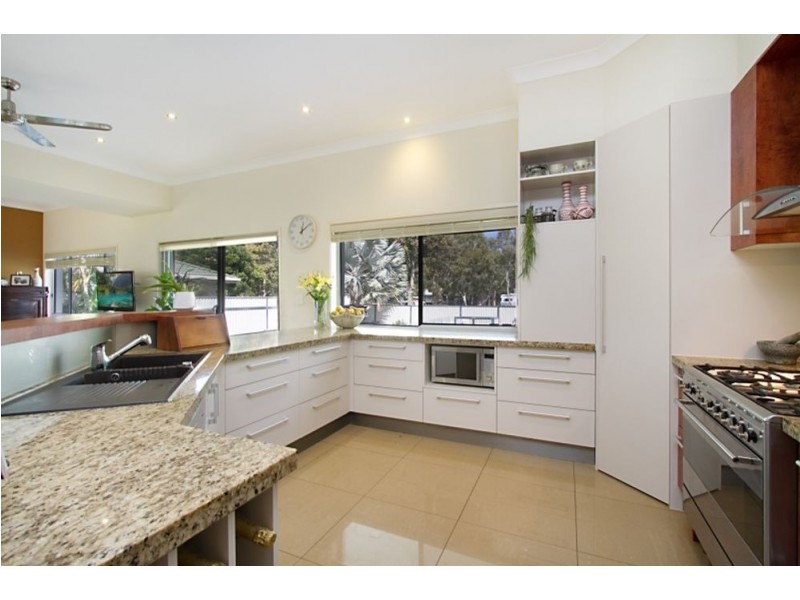 4 Bolton Street, Coolangatta QLD 4225