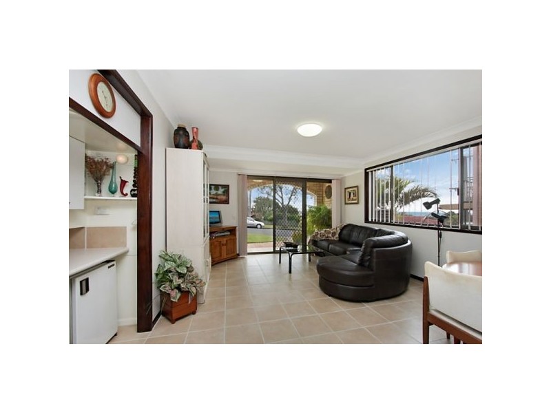 6 Pacific Dr, Banora Point NSW 2486