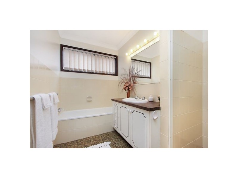 6 Pacific Dr, Banora Point NSW 2486