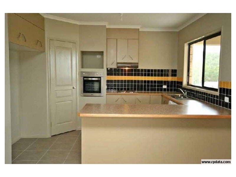 4 Finnagin Drive, Bonogin QLD 4213