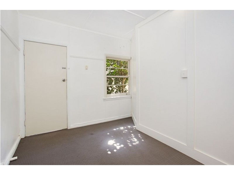 2/211 Boundary Street, Coolangatta QLD 4225