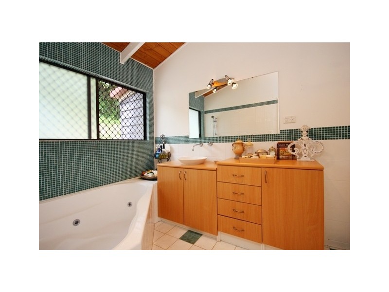 18 Myeerimba Pde, Tweed Heads West NSW 2485