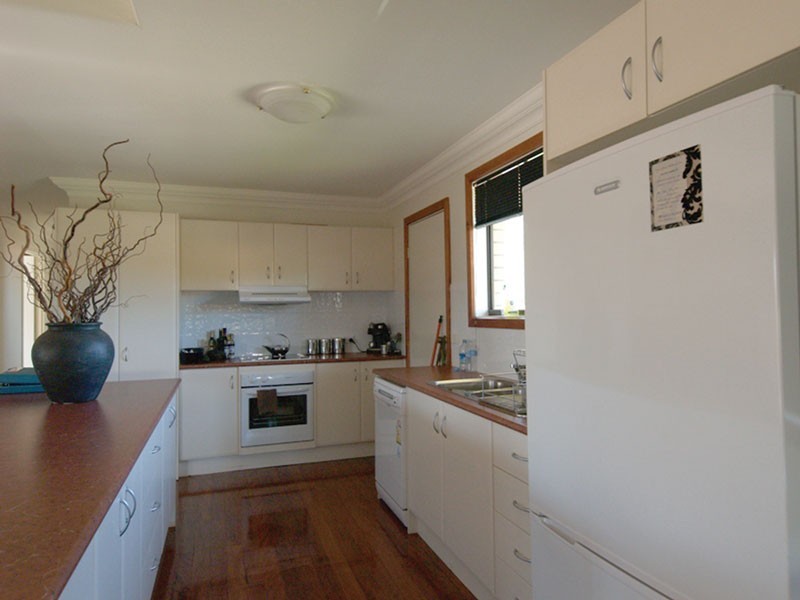 4 Sunset  Blv, Tweed Heads West NSW 2485